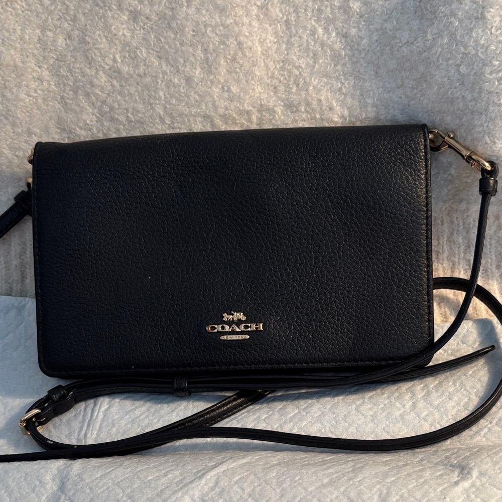 Coach Black Crossbody Bag with Gold Accentscartera couch